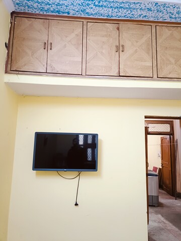 Furnished Amenities in 2 BHK Builder Floor at New Ashok Nagar – for Rent