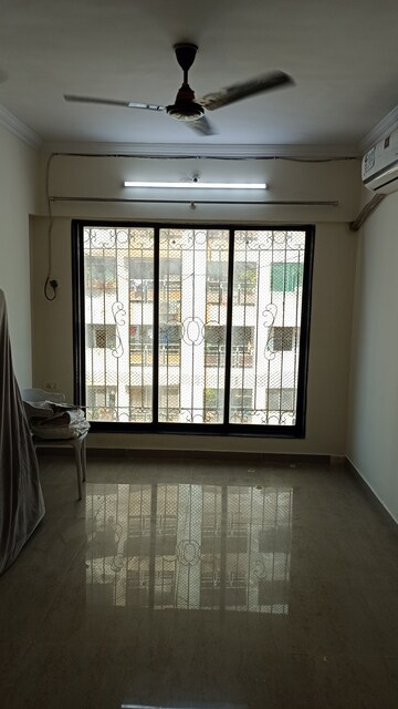 Room in 1 BHK Apartment at Riddhi Siddhi Heights Goregaon West, Goregaon West – for Sale