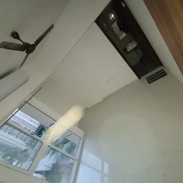 Room in 2 BHK Apartment at Lodha Amara, Kolshet Road – for Rent