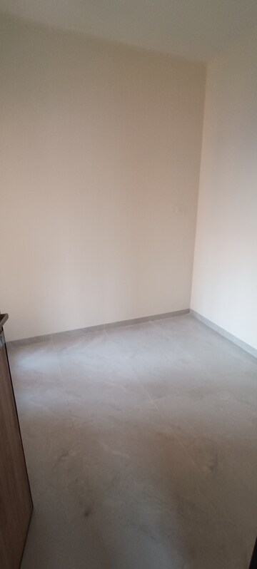 Room in 2.5 BHK Apartment at Bharat Arize, Goregaon West – for Rent