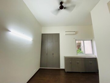 Room in 3 BHK Apartment at Paras Irene, Sector 70a – for Rent