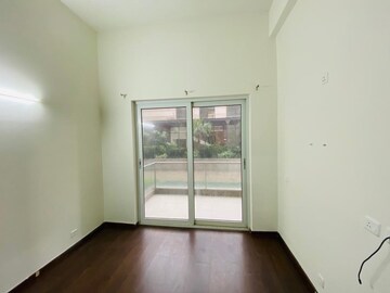 Room in 3 BHK Apartment at Paras Irene, Sector 70a – for Rent