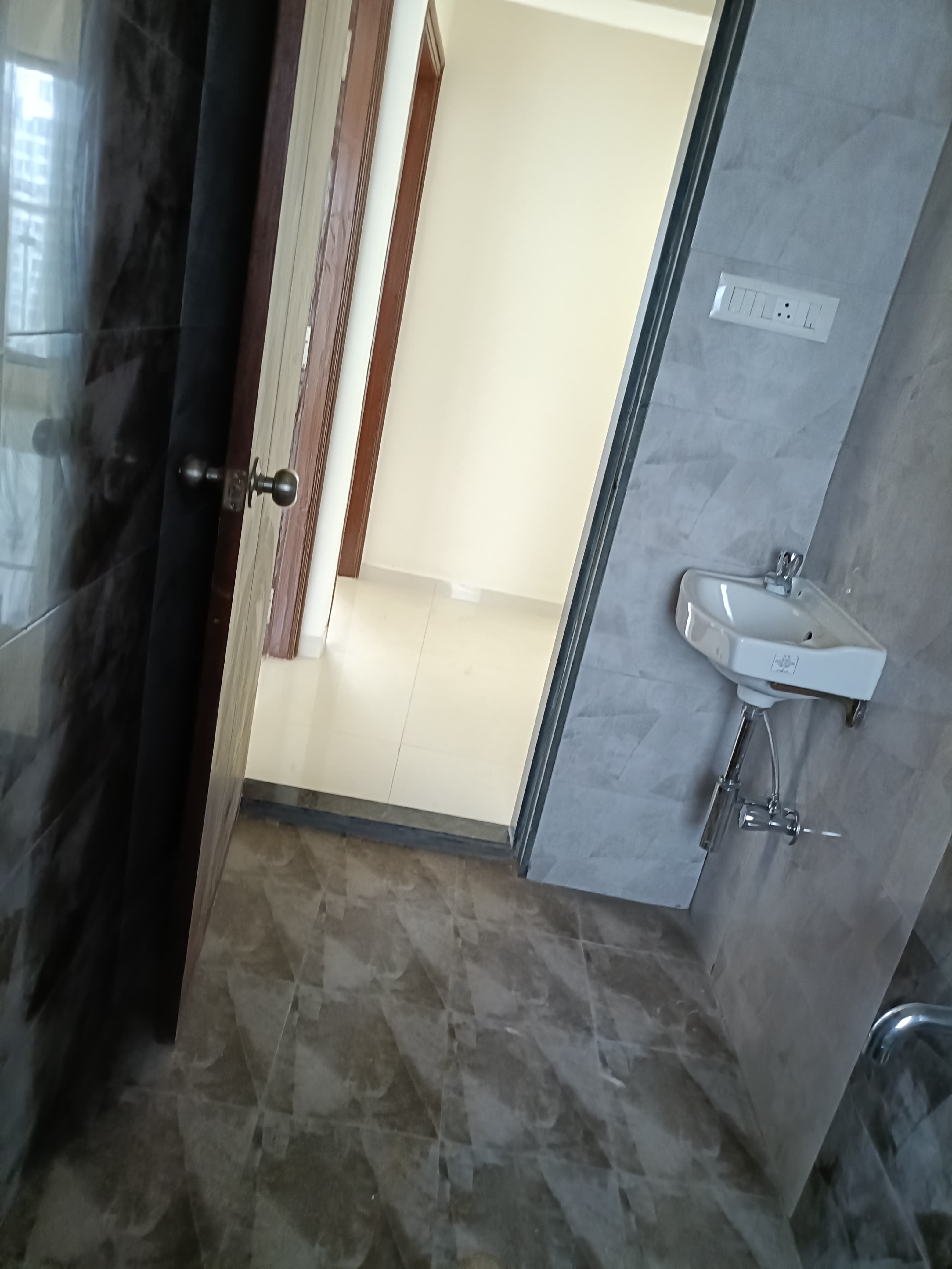 2 BHK Apartment For Sale in West View Apartment