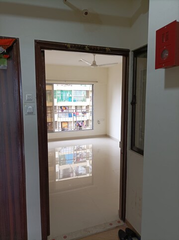 Room in 1 BHK Apartment at Dharti Pressidio, Kandivali West – for Sale