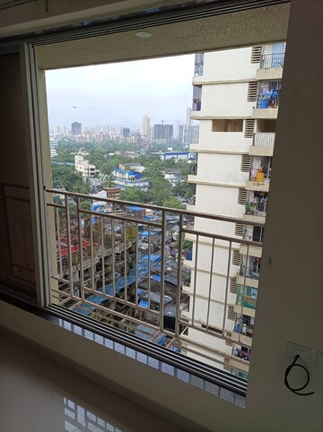  1 BHK Apartment at Dharti Pressidio, Kandivali West – for Sale