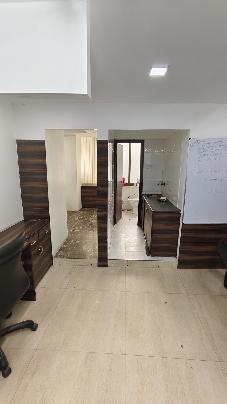 undefined, netaji subhash place Commercial Office Space 600 Sq.Ft. In Netaji Subhash Place Delhi 7946432