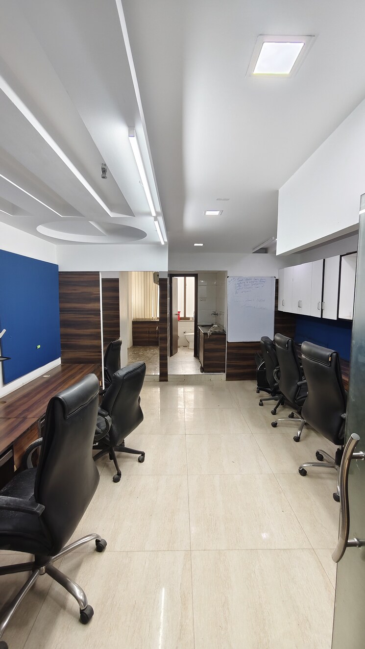 Team Area, netaji subhash place Commercial Office Space 600 Sq.Ft. In Netaji Subhash Place Delhi 7946432