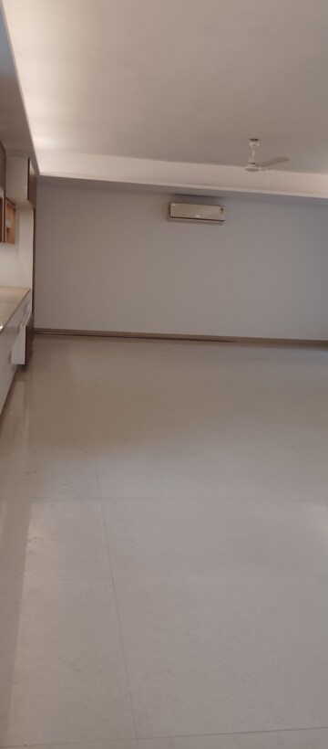 Room in 4 BHK Apartment at Jaypee Kalypso Court, Sector 128 – for Rent