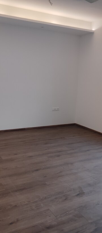 Room in 4 BHK Apartment at Jaypee Kalypso Court, Sector 128 – for Rent