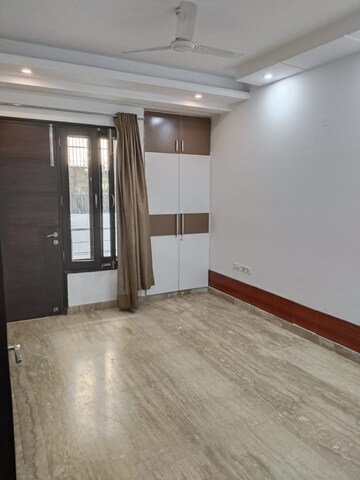 Room in 3 BHK Apartment at Ansal Sushant Lok I, Sector 43 – for Rent