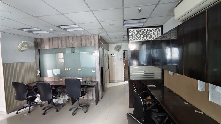 Team Area, netaji subhash place Commercial Office Space 700 Sq.Ft. In Netaji Subhash Place Delhi 7946493