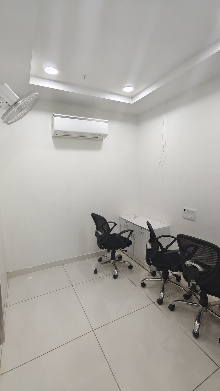 Team Area, netaji subhash place Commercial Office Space 800 Sq.Ft. In Netaji Subhash Place Delhi 7946641