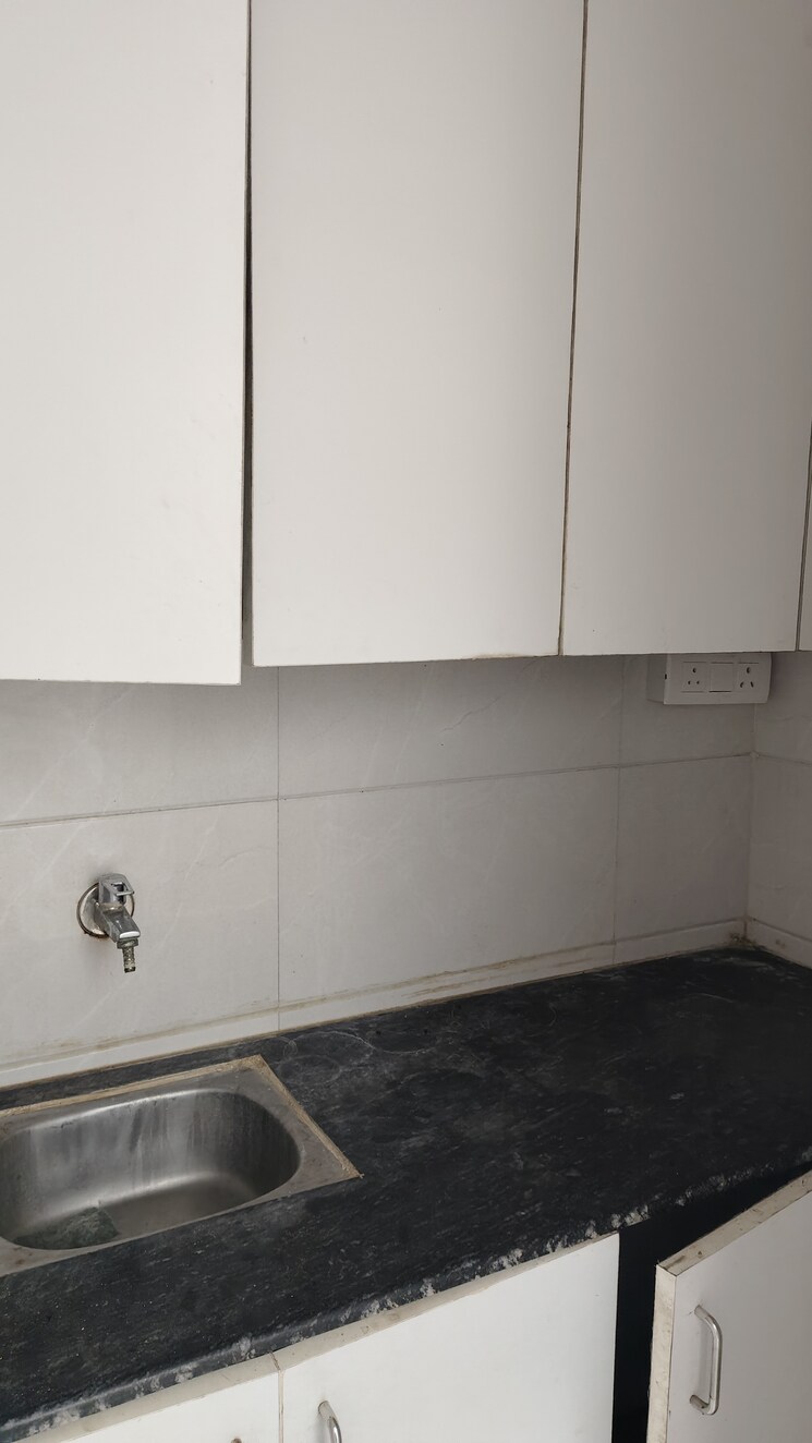 undefined, netaji subhash place Commercial Office Space 800 Sq.Ft. In Netaji Subhash Place Delhi 7946641