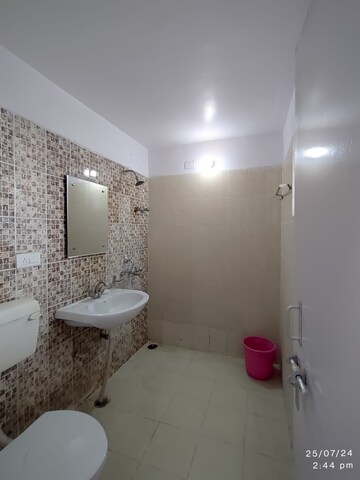 Bathroom in 2 BHK Apartment at Gomti Nagar – for Rent