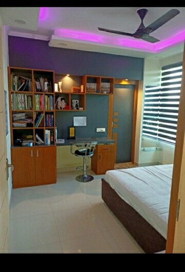 Master Bedroom in 2 BHK Apartment at Alkapuri – for Rent