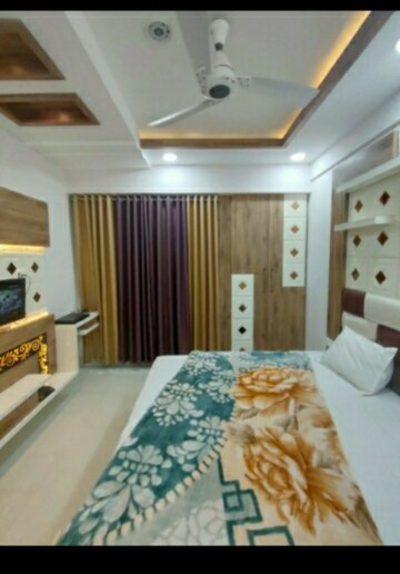 Bedroom in 2 BHK Apartment at Alkapuri – for Rent
