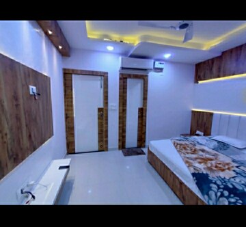 Bedroom in 2 BHK Apartment at Alkapuri – for Rent