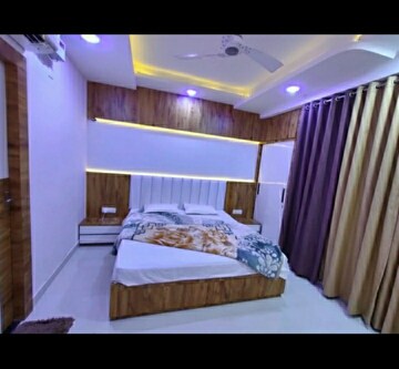 Bedroom in 2 BHK Apartment at Alkapuri – for Rent