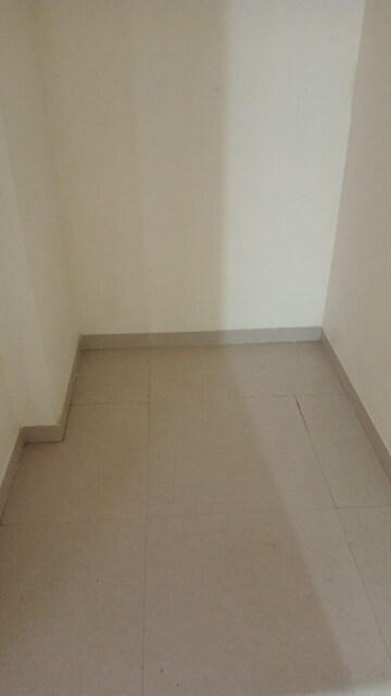 Room in 2 BHK Apartment at Lokhandwala Infrastructure Octacrest, Kandivali East – for Sale