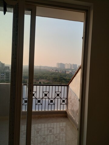 Room in 3 BHK Apartment at Vaish CHS, Sector 45 – for Sale