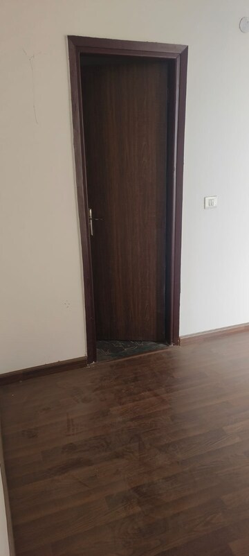 2 BHK Apartment For Sale in OP Floridaa, Sector 82