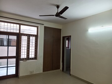 Room in 3.5 BHK Builder Floor at Ardee City, Sector 52 – for Rent