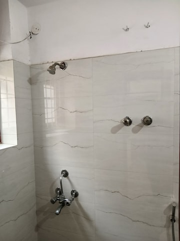 Master Bedroom in 3.5 BHK Builder Floor at Ardee City, Sector 52 – for Rent