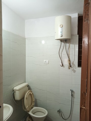 Bathroom in 3.5 BHK Builder Floor at Ardee City, Sector 52 – for Rent