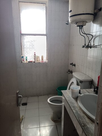 Bathroom in 2 BHK Apartment at DLF Silver Oaks, Sector 26 – for Sale