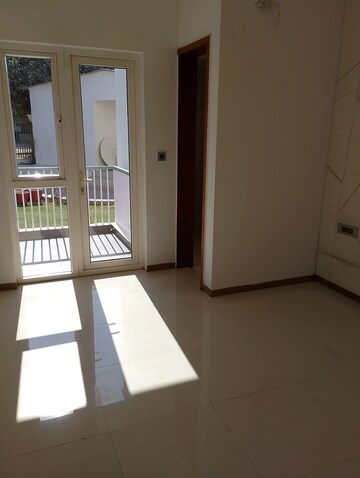 Room in 3.5 BHK Apartment at Pareena Coban Residences, Sector 99a – for Sale