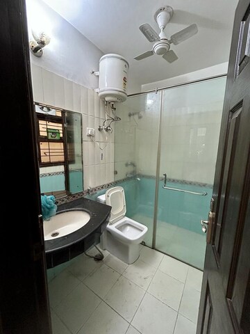 Master Bedroom in 3 BHK Builder Floor at Ardee City, Sector 52 – for Rent