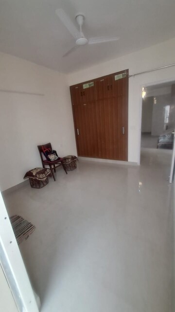 Room in 2 BHK Apartment at Suncity Avenue 76, Sector 76 – for Rent