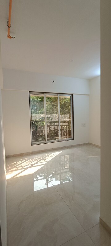 Room in 1 BHK Apartment at Sunteck Maxxworld, Naigaon East – for Rent