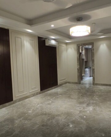 Building Lobby in 4 BHK Builder Floor at Sector 26a – for Rent