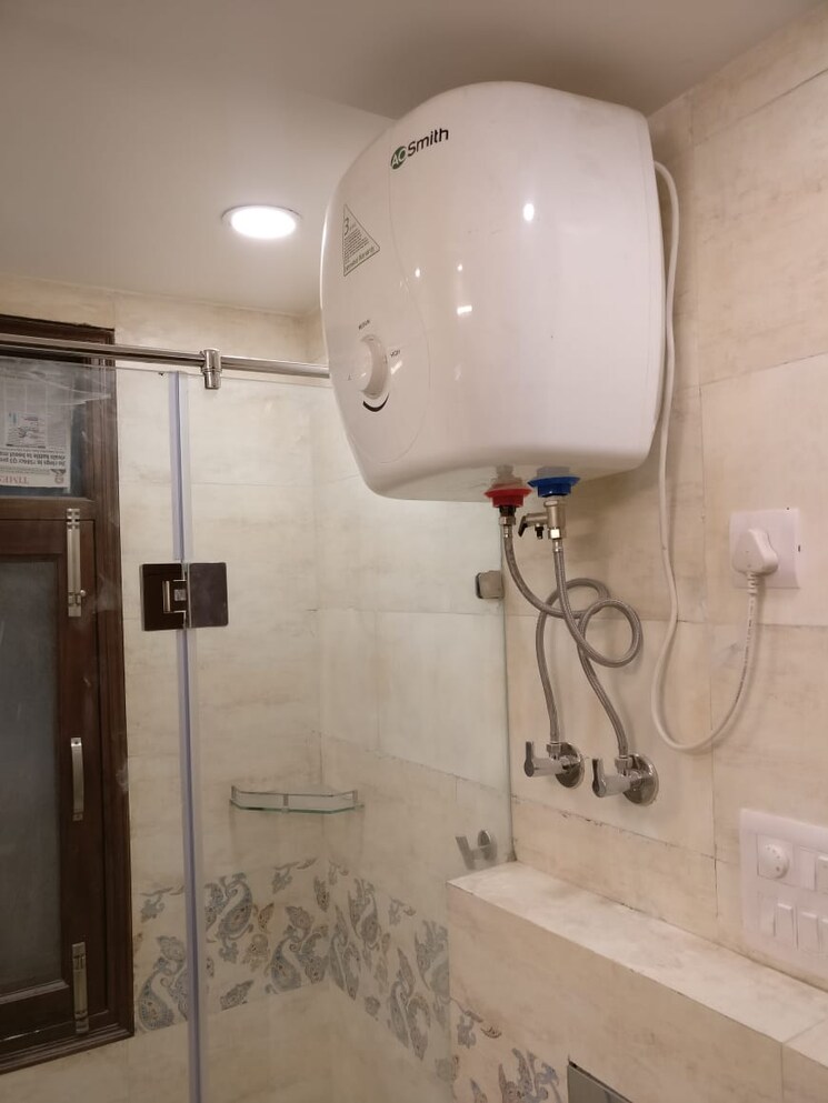 Bathroom, mayur vihar phase ii 3 Bedroom 1550 Sq.Ft. Apartment In Mayur Vihar Phase ii Delhi 7947025