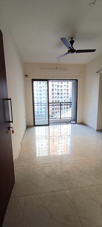 Room in 2 BHK Apartment at Sunteck Maxxworld 4, Naigaon East – for Rent