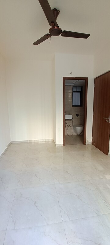 Room in 2 BHK Apartment at Sunteck Maxxworld 4, Naigaon East – for Rent