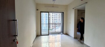 Room in 2 BHK Apartment at Sunteck Maxxworld 4, Naigaon East – for Rent