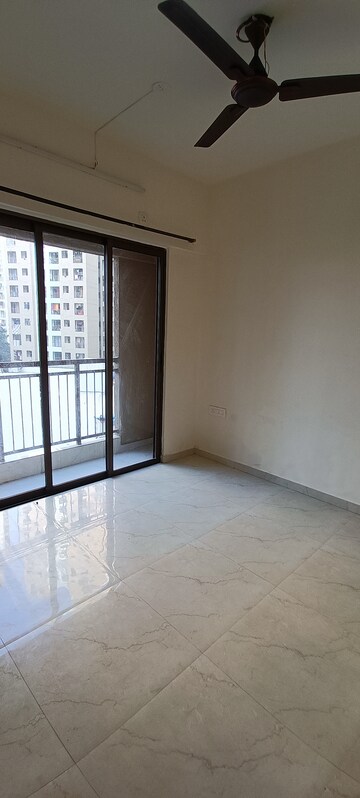Room in 2 BHK Apartment at Sunteck Maxxworld 4, Naigaon East – for Rent