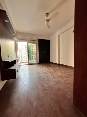 Room in 4 BHK Apartment at Prateek Wisteria, Sector 77 – for Rent