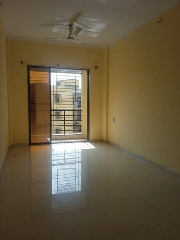Room in 1 BHK Apartment at Mahavir Kanti Avenue, Nalasopara East – for Rent