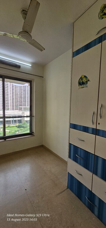 Room in 2.5 BHK Apartment at Kalpataru Aura, Ghatkopar West – for Rent