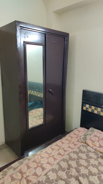 Room in 2.5 BHK Apartment at Windsor Paradise 2, Raj Nagar Extension – for Rent