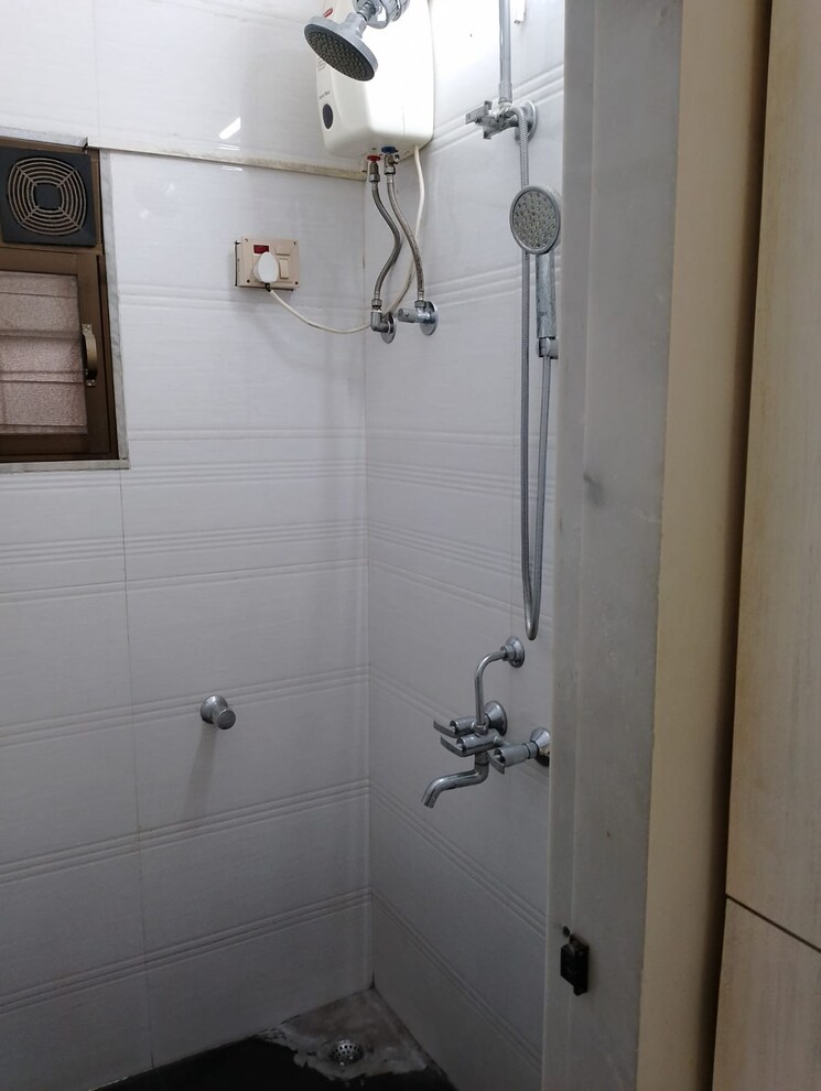 Bathroom, vastu-matunga-apartment 1 Bedroom 450 Sq.Ft. Apartment In Matunga Mumbai 7947162