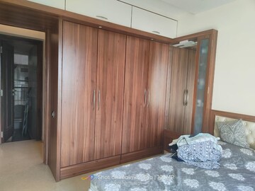 Room in 2.5 BHK Apartment at Kalpataru Aura, Ghatkopar West – for Rent