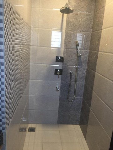 Bathroom in 2.5 BHK Apartment at Sector 31 – for Rent