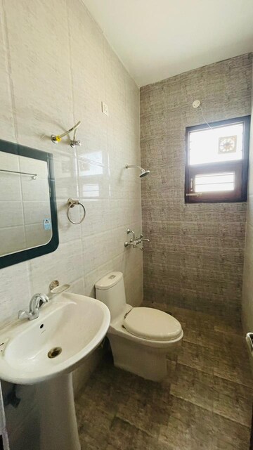 Bathroom in 1.5 BHK Apartment at Sector 27 – for Rent