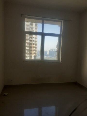 Room in 2 BHK Apartment at Mahagun Mywoods, Sector 16c Greater Noida – for Rent
