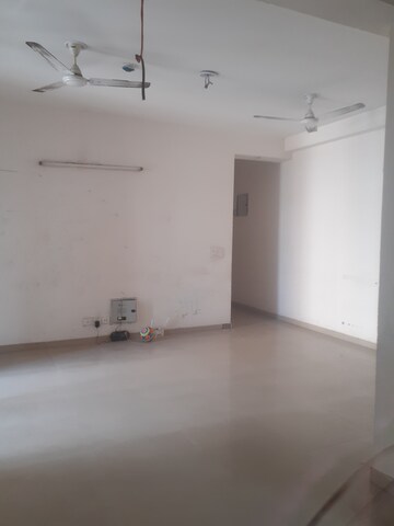 Room in 2 BHK Apartment at Mahagun Mywoods, Sector 16c Greater Noida – for Rent