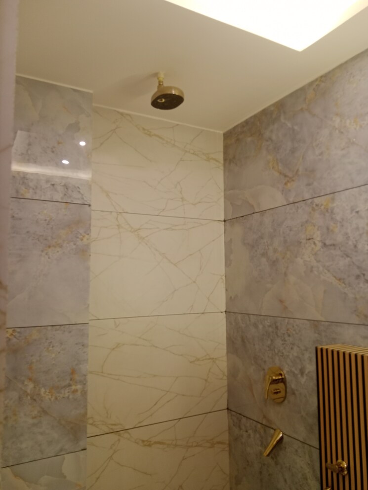 Bathroom, sector 73 2 Bedroom 1050 Sq.Ft. Builder Floor In Sector 73 Noida 7947501